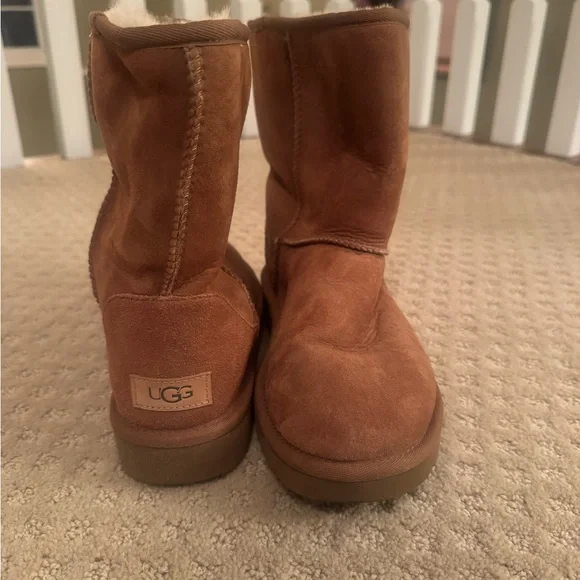 UGG Classic Short II - Picture 4 of 5